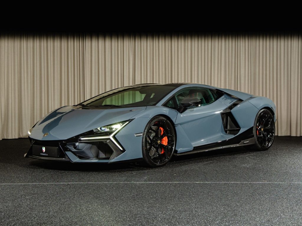 Lamborghini Revuelto
